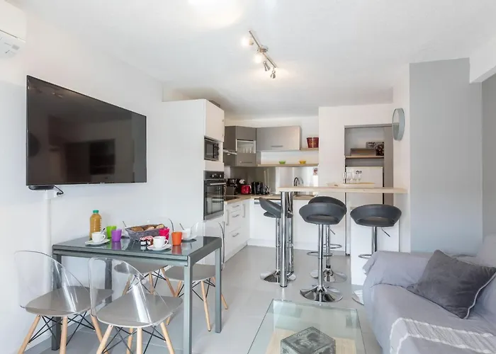 Domaine Du Preconil-4 By Interhome Lejlighed
